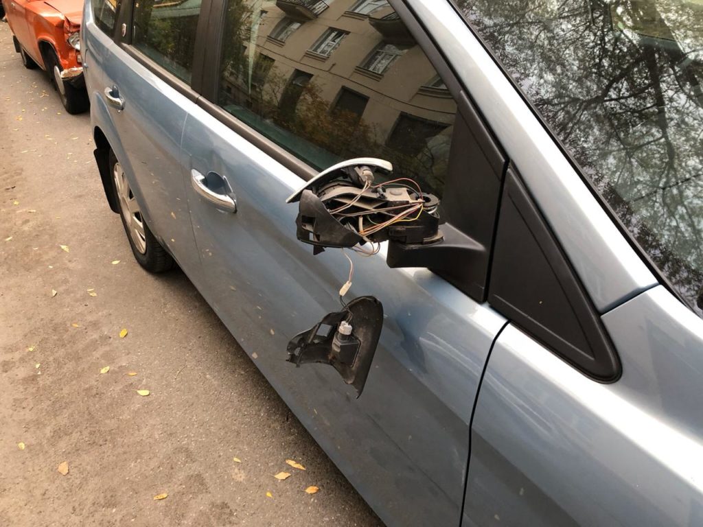 Ремонт зеркала Ford Focus 2, цена в СПб до ремонта