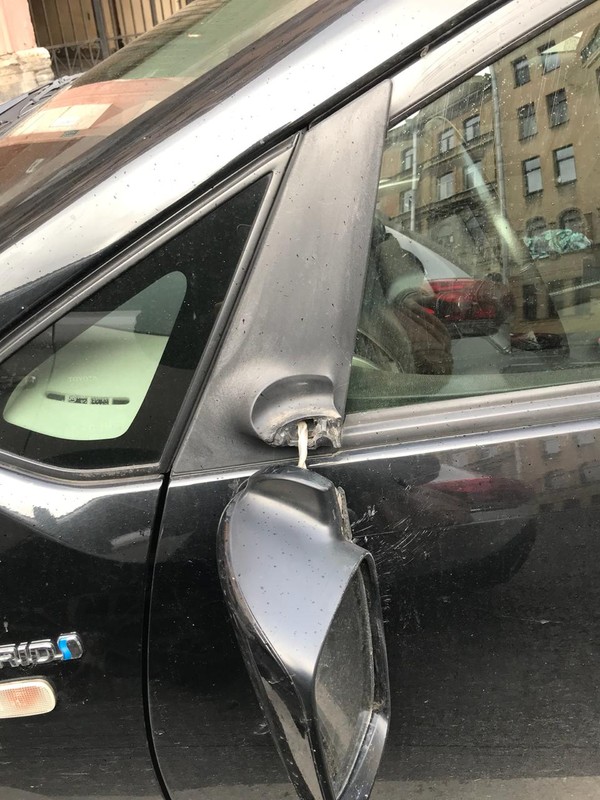 Ремонт зеркала Toyota Prius, цена в СПб до ремонта